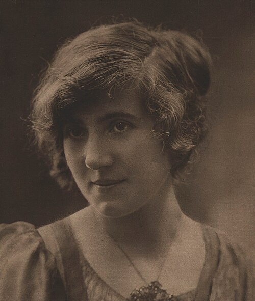 Portrait de Louise Lara
