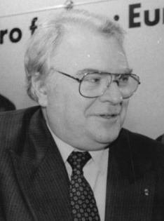 Portrait de Pierre Mauroy